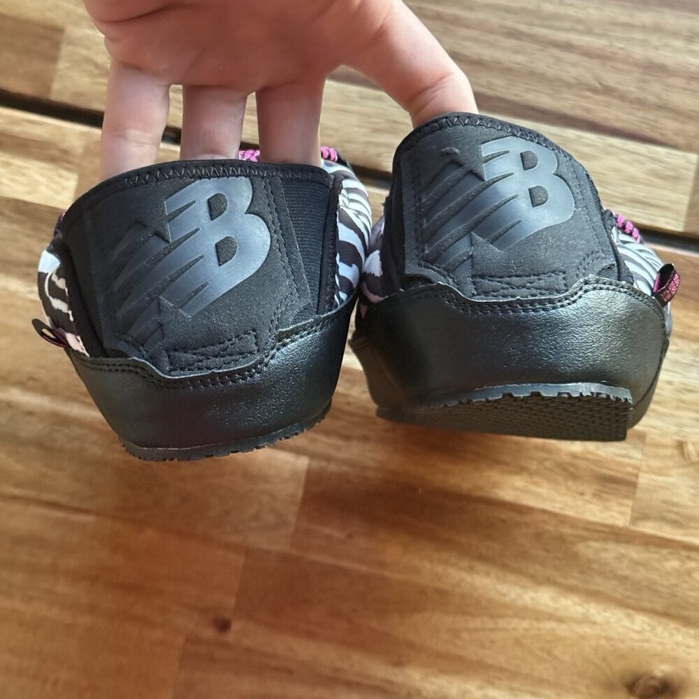 New Balance Caravan Moc Slippers Black Zebra Print Synthetic Men’s Size 9 - Picture 8 of 13